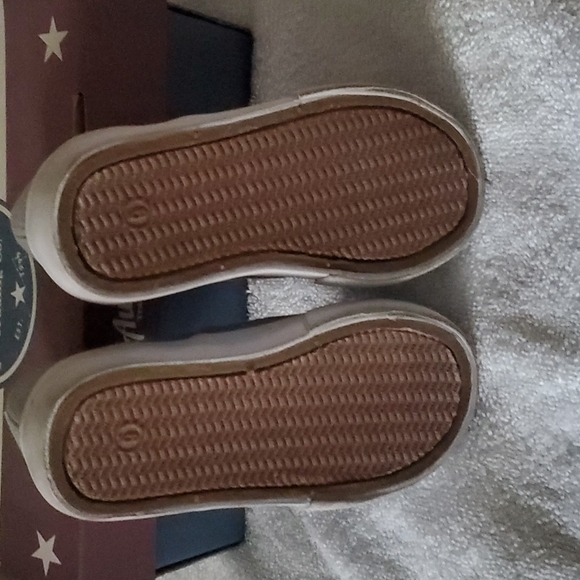 Austin Trading Co Toddler Shoes - Picture 2 of 4